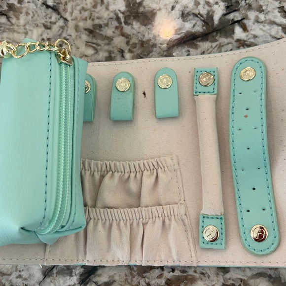 Vegan Leather Mint Green Travel Jewelry Organizer Compact Roll Up Case NWOT - Picture 17 of 17